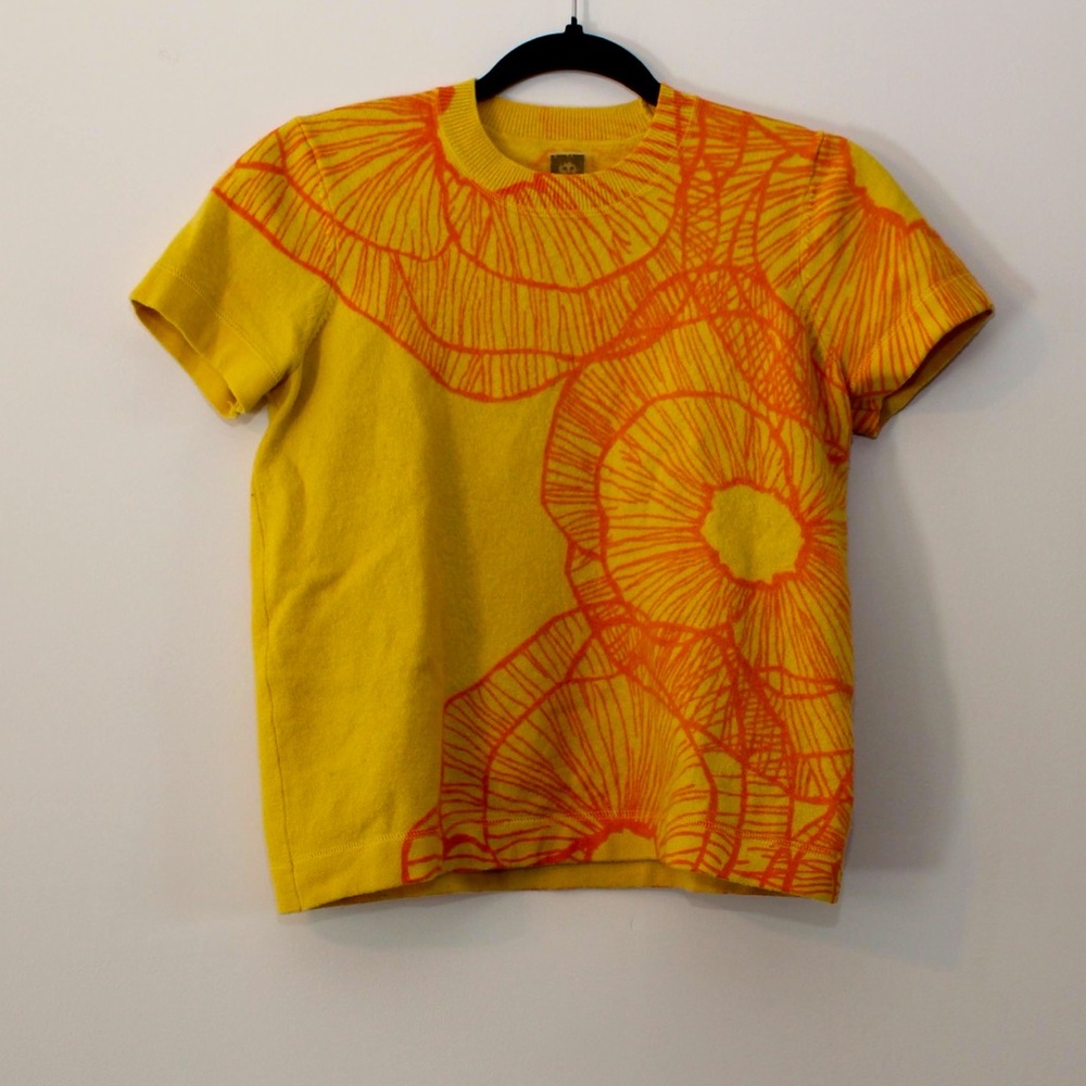 Bright short sleeve sweater